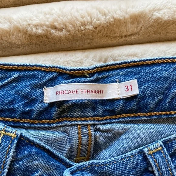 Levi's High Rise Jeans - Blue - Picture 2 of 5